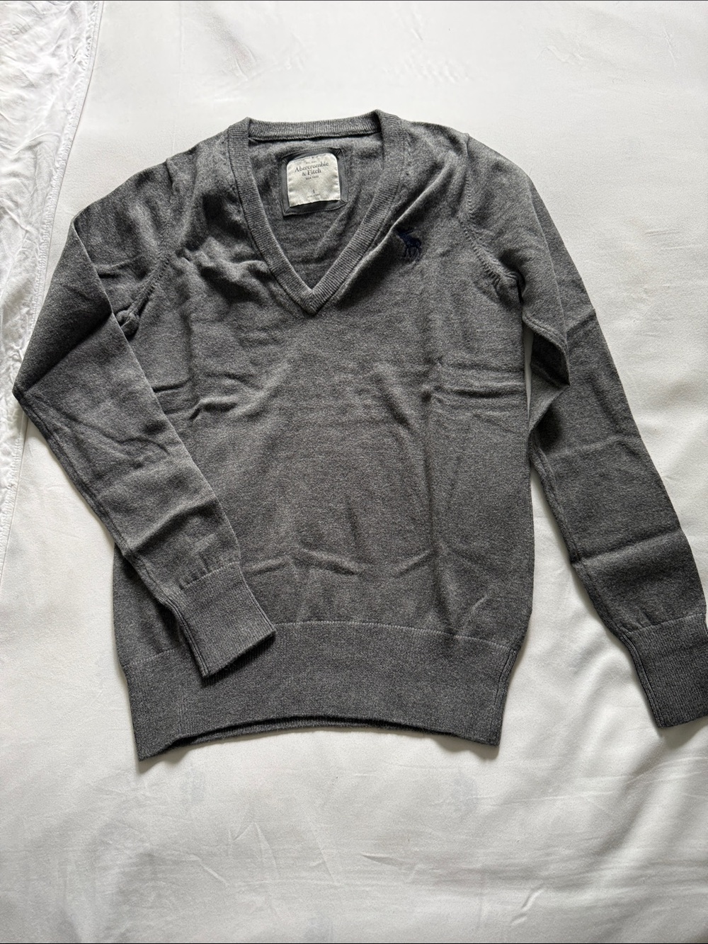 Abercrombie & Fitch Women's V-Neck Gray Sweater